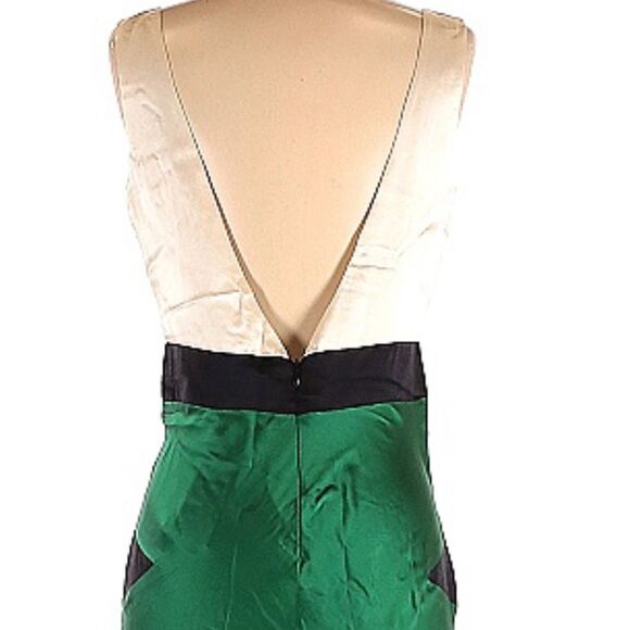 Hollywood Glamour Gown - Picture 4 of 6